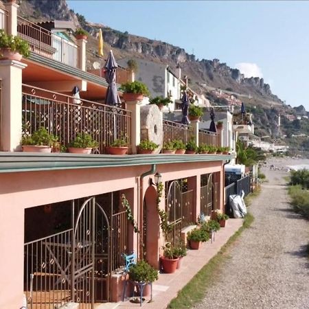 Fondaco Parrino Mare Aparthotel Letojanni Exterior photo