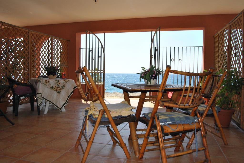 Fondaco Parrino Mare Aparthotel Letojanni Room photo